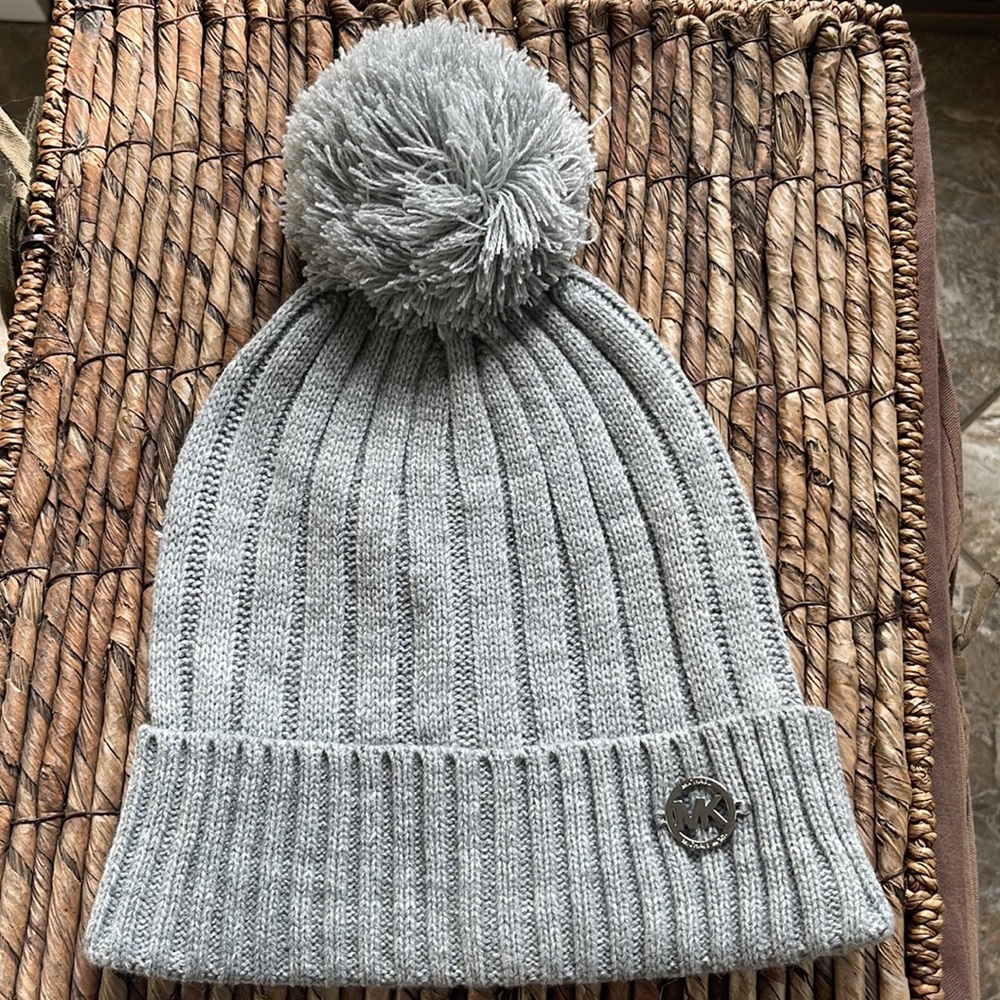 Michael Kora Cable Knit Beanie - Picture 2 of 5